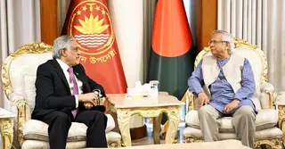 প্রধান উপদেষ্টার সঙ্গে পাকিস্তানের উপপ্রধানমন্ত্রীর সাক্ষাৎ